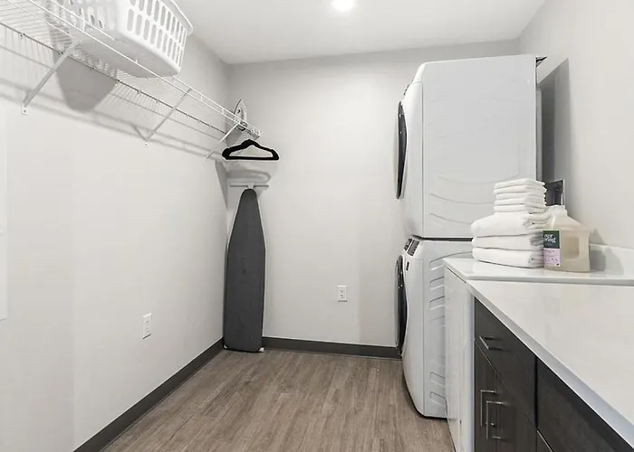 Apartment Landing - Modern With Amazing Amenities *