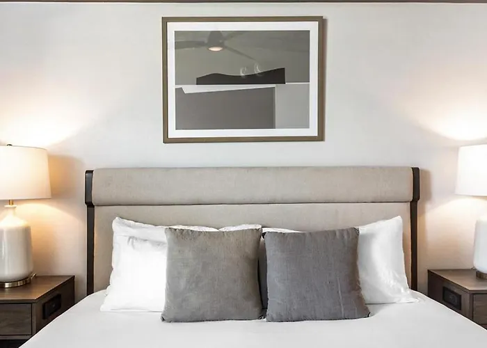 Landing - Modern With Amazing Amenities *